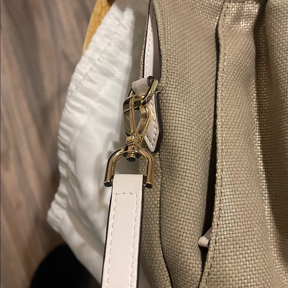 Michael Kors   Hobo Bag with white handle - Picture 14 of 16